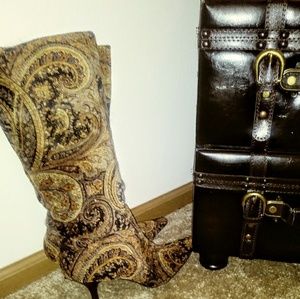 Beautiful pointed toe Boots..amazing fabric boots